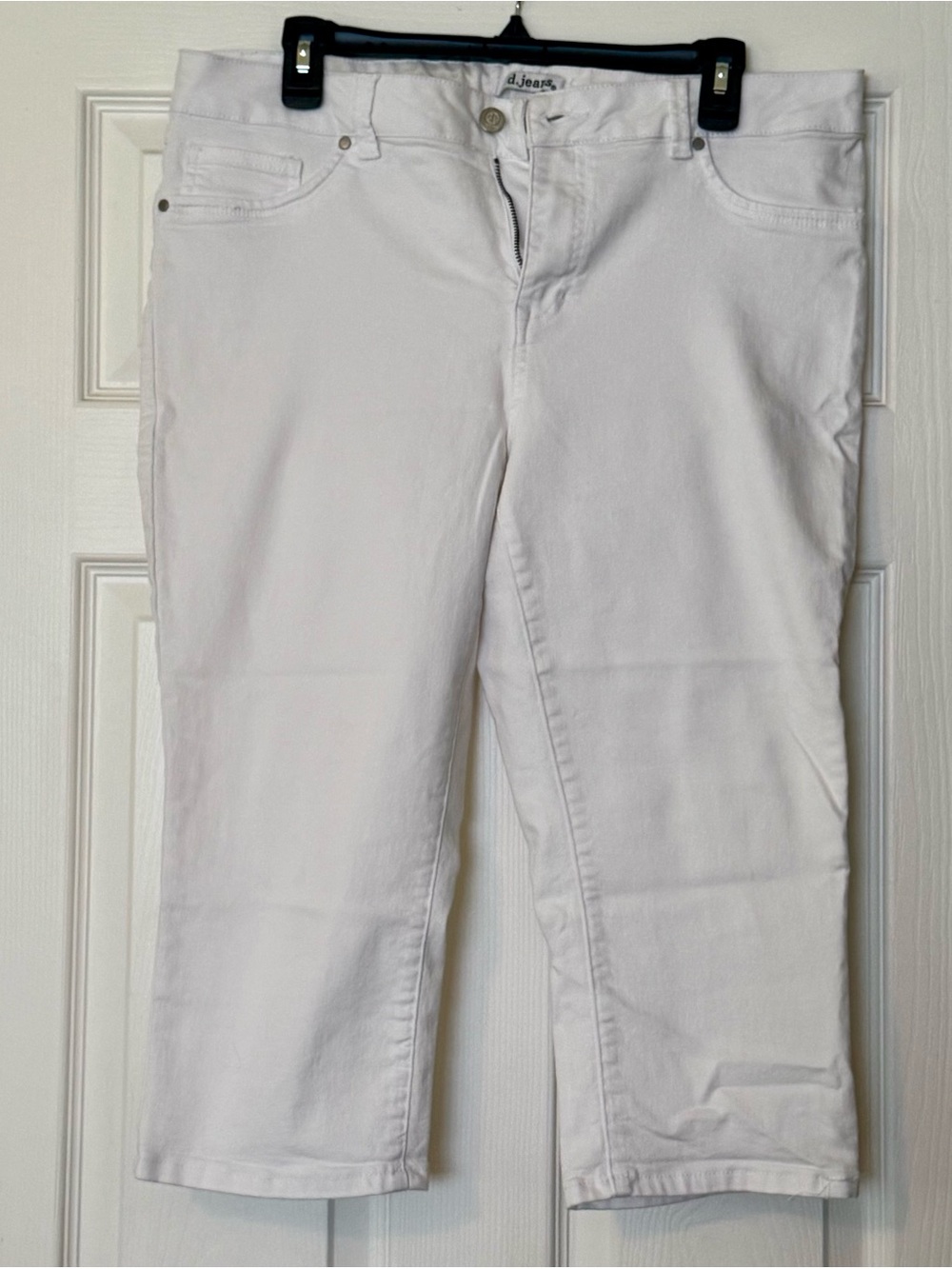 d. jeans White Cropped Capri Jeans
